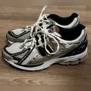 New Balance 1906 Sneakers Men's 7.5 Women's 9